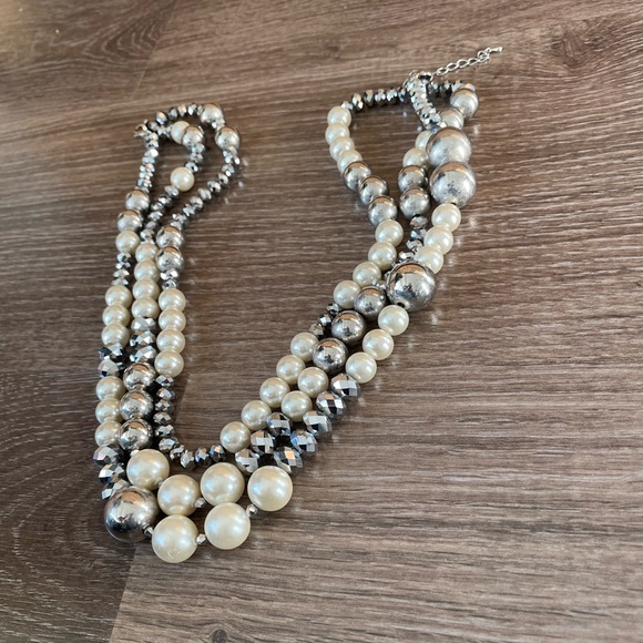 Stunning Pearl Necklace - Picture 6 of 8